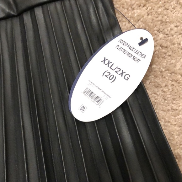 NWT faux leather skirt - Picture 2 of 4